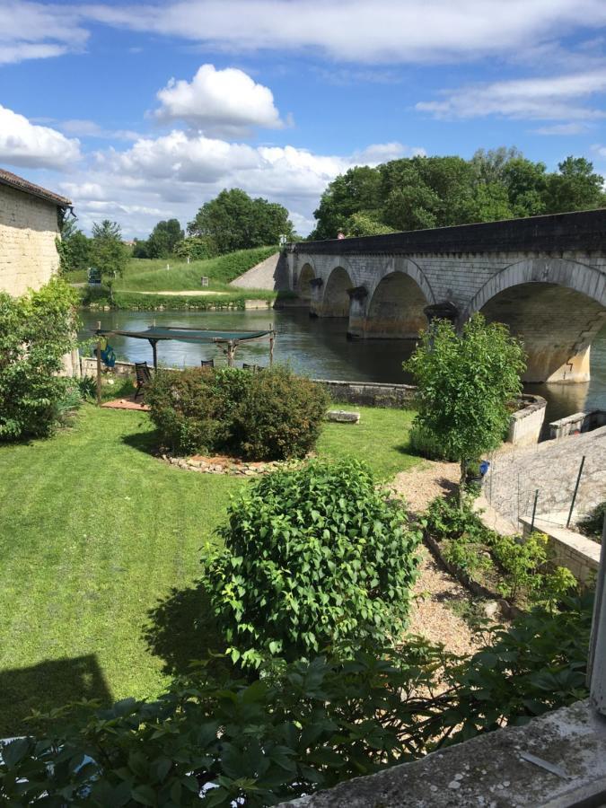 Suite Familiale- Deux Chambres Saint-Meme-les-Carrieres Eksteriør billede